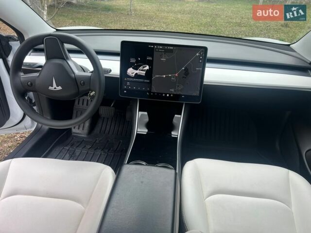 Білий Тесла Модель 3, об'ємом двигуна 0 л та пробігом 86 тис. км за 15800 $, фото 20 на Automoto.ua