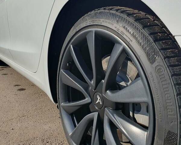 Белый Тесла Модель 3, объемом двигателя 0 л и пробегом 60 тыс. км за 17200 $, фото 8 на Automoto.ua
