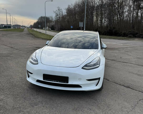 Білий Тесла Модель 3, об'ємом двигуна 0 л та пробігом 116 тис. км за 22000 $, фото 2 на Automoto.ua