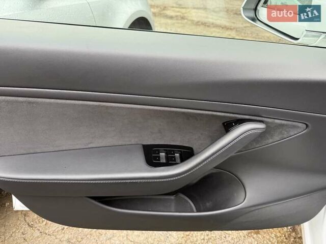 Білий Тесла Модель 3, об'ємом двигуна 0 л та пробігом 58 тис. км за 23000 $, фото 9 на Automoto.ua