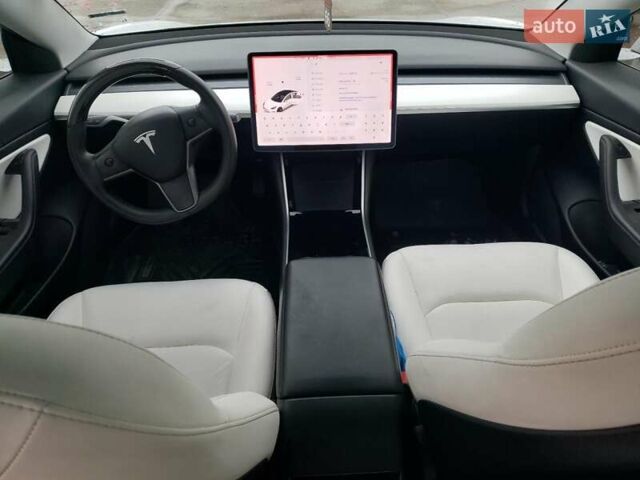 Білий Тесла Модель 3, об'ємом двигуна 0 л та пробігом 95 тис. км за 2750 $, фото 7 на Automoto.ua
