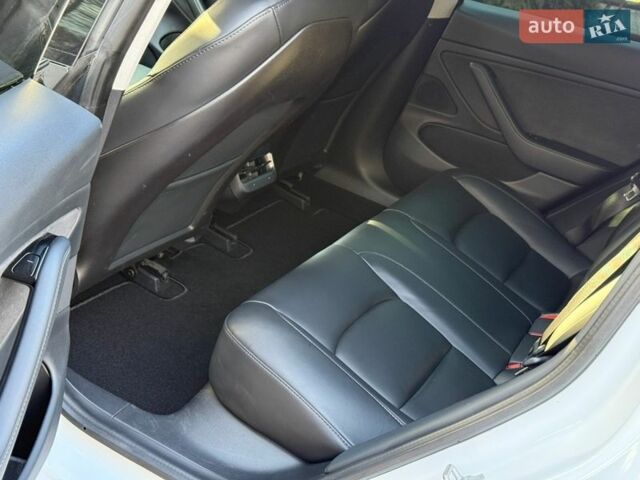 Білий Тесла Модель 3, об'ємом двигуна 0 л та пробігом 89 тис. км за 19900 $, фото 41 на Automoto.ua