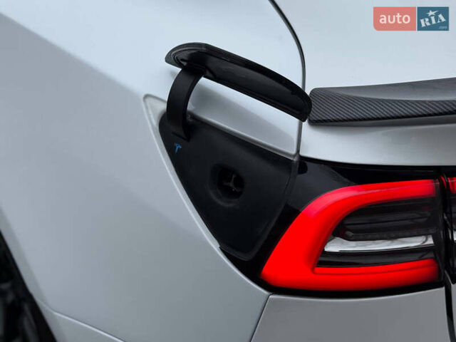 Белый Тесла Модель 3, объемом двигателя 0 л и пробегом 105 тыс. км за 14999 $, фото 11 на Automoto.ua