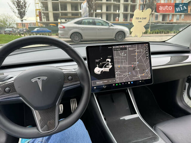 Белый Тесла Модель 3, объемом двигателя 0 л и пробегом 65 тыс. км за 35000 $, фото 18 на Automoto.ua