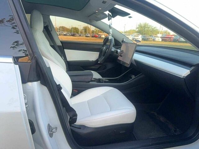 Білий Тесла Модель 3, об'ємом двигуна 0 л та пробігом 91 тис. км за 3500 $, фото 4 на Automoto.ua