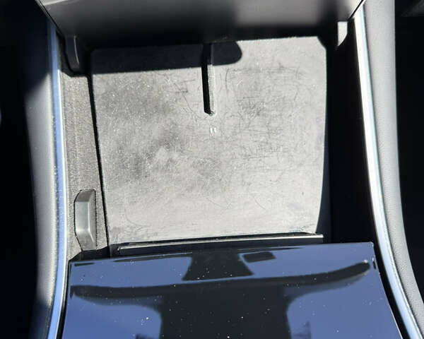 Білий Тесла Модель 3, об'ємом двигуна 0 л та пробігом 49 тис. км за 22000 $, фото 19 на Automoto.ua