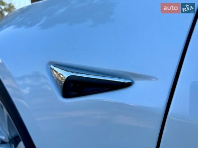 Белый Тесла Модель 3, объемом двигателя 0 л и пробегом 93 тыс. км за 13999 $, фото 11 на Automoto.ua