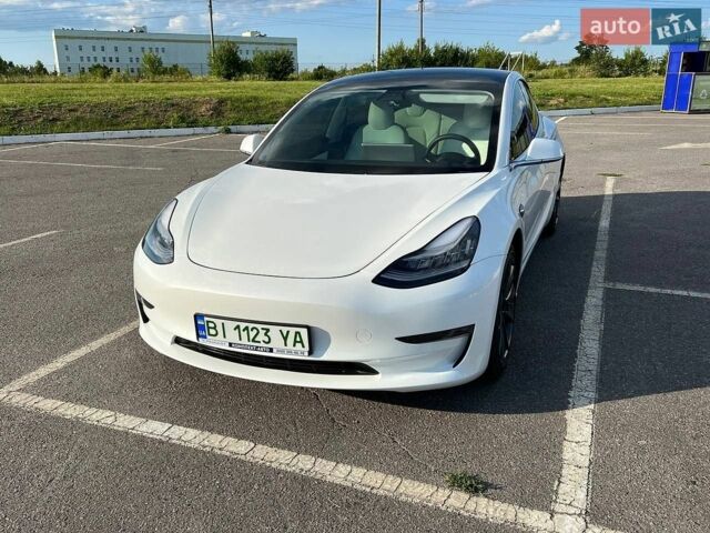 Белый Тесла Модель 3, объемом двигателя 0 л и пробегом 105 тыс. км за 26999 $, фото 5 на Automoto.ua