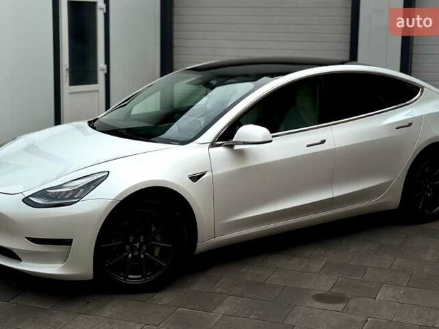 Білий Тесла Модель 3, об'ємом двигуна 0 л та пробігом 67 тис. км за 18600 $, фото 3 на Automoto.ua