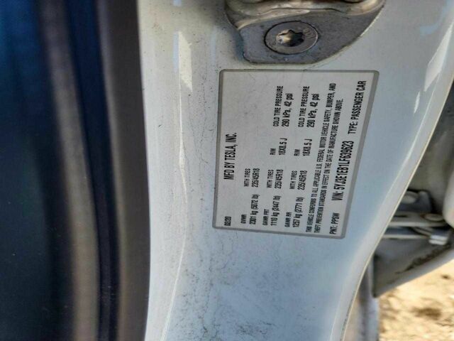 Белый Тесла Модель 3, объемом двигателя 0 л и пробегом 58 тыс. км за 5500 $, фото 11 на Automoto.ua