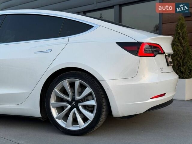 Белый Тесла Модель 3, объемом двигателя 0 л и пробегом 84 тыс. км за 15500 $, фото 8 на Automoto.ua