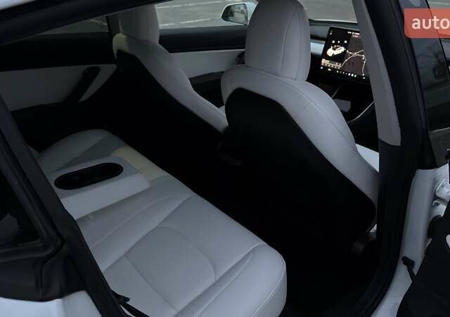 Білий Тесла Модель 3, об'ємом двигуна 0 л та пробігом 160 тис. км за 16000 $, фото 22 на Automoto.ua