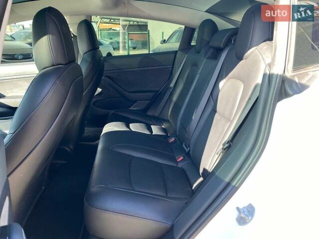 Білий Тесла Модель 3, об'ємом двигуна 0 л та пробігом 75 тис. км за 15000 $, фото 17 на Automoto.ua