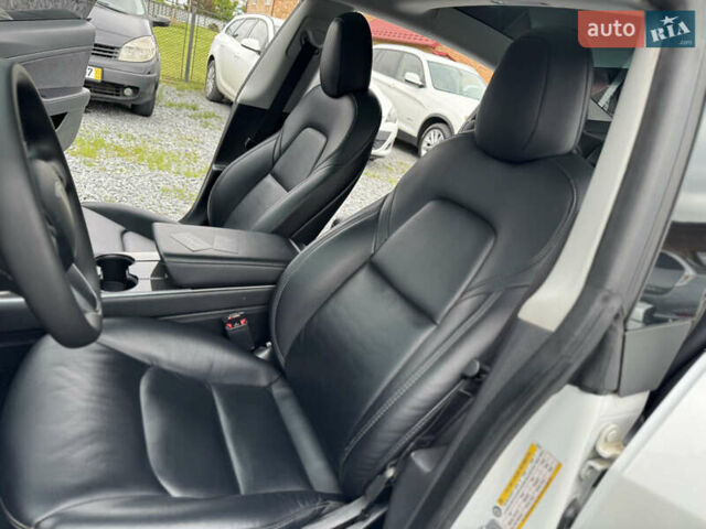 Білий Тесла Модель 3, об'ємом двигуна 0 л та пробігом 120 тис. км за 17500 $, фото 38 на Automoto.ua