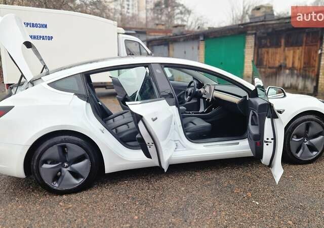 Белый Тесла Модель 3, объемом двигателя 0 л и пробегом 142 тыс. км за 16900 $, фото 8 на Automoto.ua