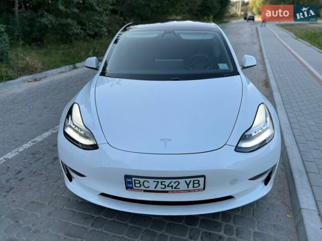 Білий Тесла Модель 3, об'ємом двигуна 0 л та пробігом 20 тис. км за 18200 $, фото 1 на Automoto.ua