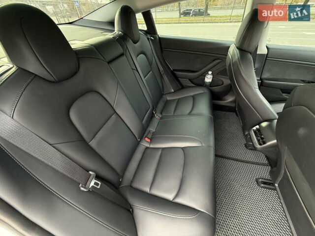 Білий Тесла Модель 3, об'ємом двигуна 0 л та пробігом 73 тис. км за 23850 $, фото 17 на Automoto.ua