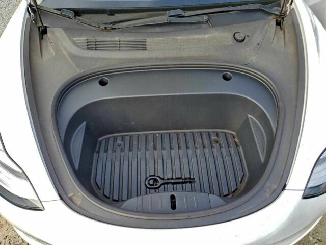 Белый Тесла Модель 3, объемом двигателя 0 л и пробегом 72 тыс. км за 4000 $, фото 10 на Automoto.ua