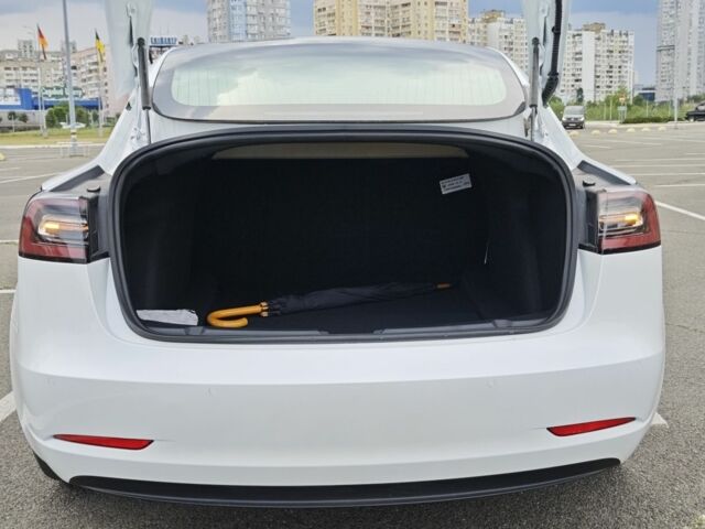 Білий Тесла Модель 3, об'ємом двигуна 0 л та пробігом 112 тис. км за 23800 $, фото 6 на Automoto.ua