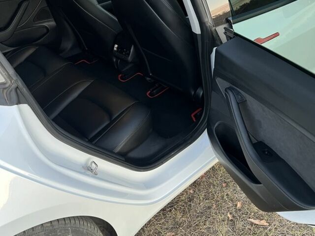 Білий Тесла Модель 3, об'ємом двигуна 0 л та пробігом 96 тис. км за 23800 $, фото 8 на Automoto.ua