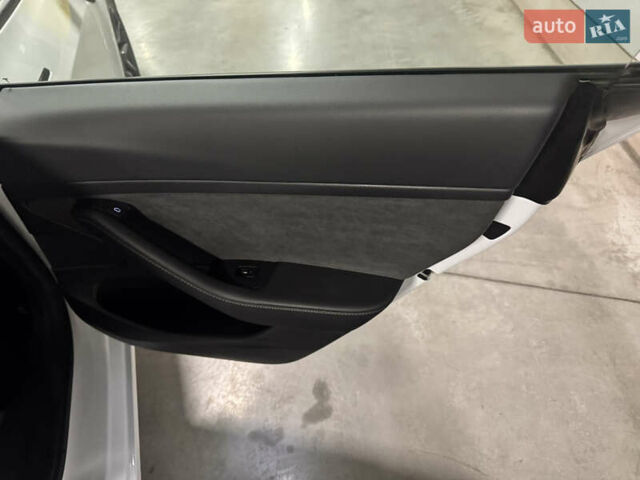 Білий Тесла Модель 3, об'ємом двигуна 0 л та пробігом 59 тис. км за 16500 $, фото 10 на Automoto.ua