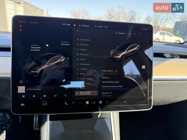 Білий Тесла Модель 3, об'ємом двигуна 0 л та пробігом 49 тис. км за 22000 $, фото 21 на Automoto.ua