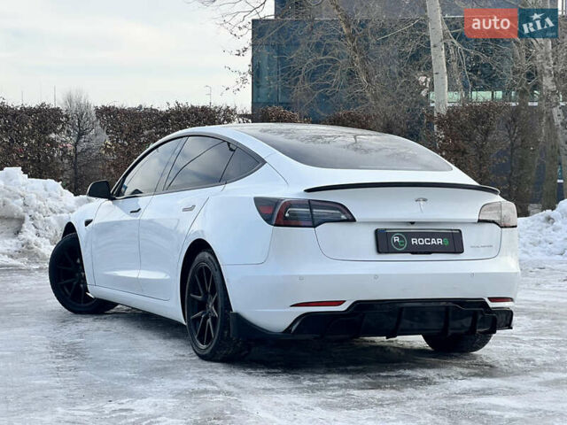 Белый Тесла Модель 3, объемом двигателя 0 л и пробегом 90 тыс. км за 19999 $, фото 16 на Automoto.ua