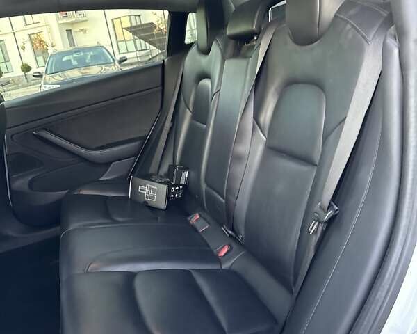 Білий Тесла Модель 3, об'ємом двигуна 0 л та пробігом 221 тис. км за 12700 $, фото 23 на Automoto.ua