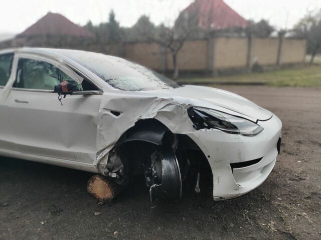 Белый Тесла Модель 3, объемом двигателя 0 л и пробегом 67 тыс. км за 9500 $, фото 9 на Automoto.ua
