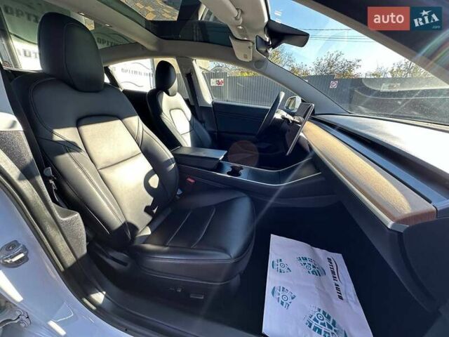 Белый Тесла Модель 3, объемом двигателя 0 л и пробегом 108 тыс. км за 17950 $, фото 19 на Automoto.ua