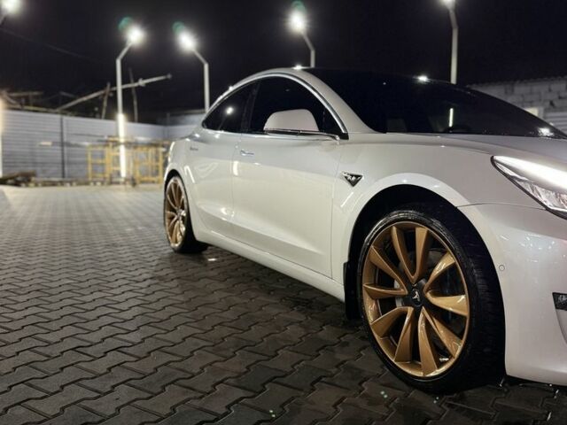 Білий Тесла Модель 3, об'ємом двигуна 0 л та пробігом 55 тис. км за 21800 $, фото 1 на Automoto.ua