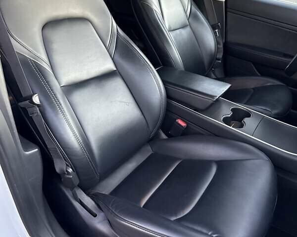 Білий Тесла Модель 3, об'ємом двигуна 0 л та пробігом 221 тис. км за 12700 $, фото 35 на Automoto.ua