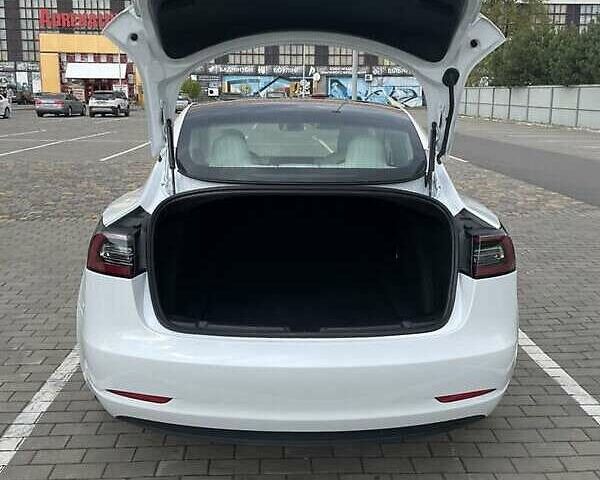 Білий Тесла Модель 3, об'ємом двигуна 0 л та пробігом 42 тис. км за 20500 $, фото 16 на Automoto.ua
