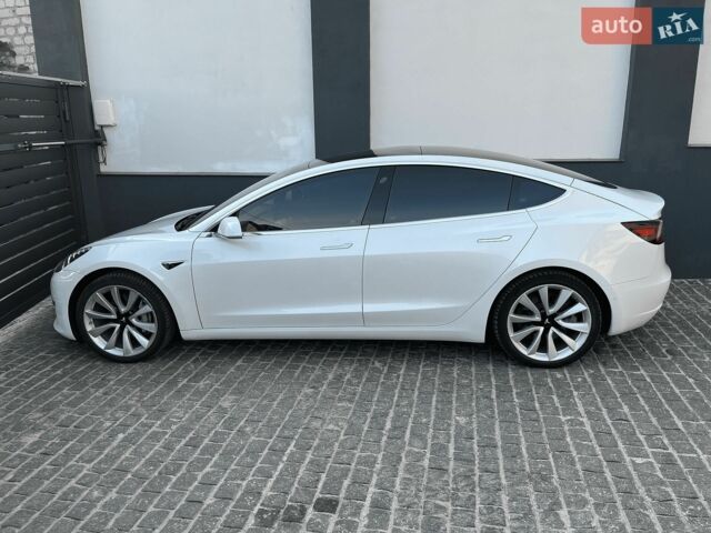 Белый Тесла Модель 3, объемом двигателя 0 л и пробегом 122 тыс. км за 18900 $, фото 3 на Automoto.ua