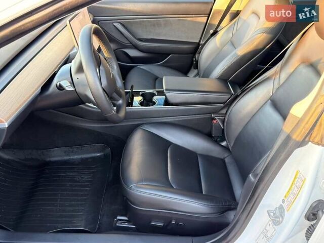 Білий Тесла Модель 3, об'ємом двигуна 0 л та пробігом 191 тис. км за 17950 $, фото 9 на Automoto.ua