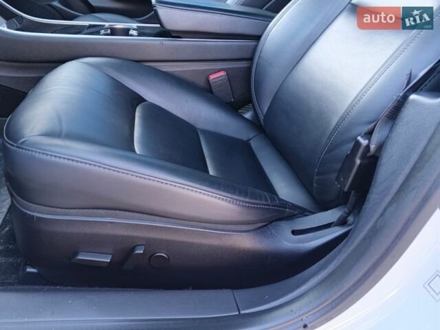 Белый Тесла Модель 3, объемом двигателя 0 л и пробегом 192 тыс. км за 17799 $, фото 20 на Automoto.ua