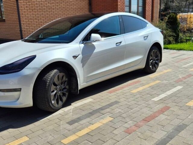 Білий Тесла Модель 3, об'ємом двигуна 0 л та пробігом 50 тис. км за 21600 $, фото 1 на Automoto.ua