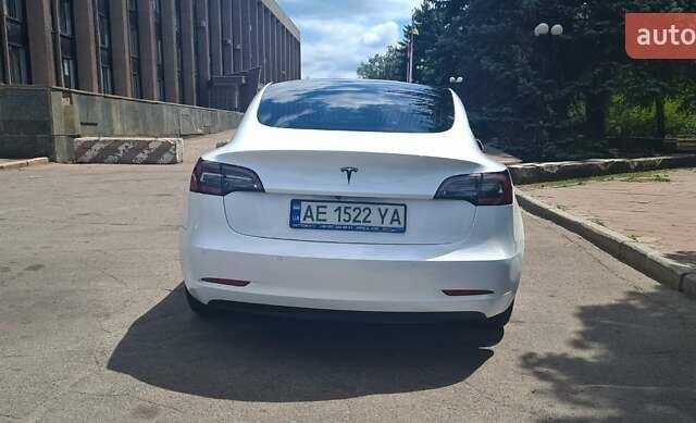 Белый Тесла Модель 3, объемом двигателя 0 л и пробегом 56 тыс. км за 16250 $, фото 5 на Automoto.ua