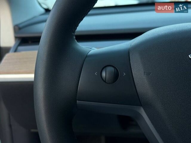 Белый Тесла Модель 3, объемом двигателя 0 л и пробегом 84 тыс. км за 15500 $, фото 24 на Automoto.ua