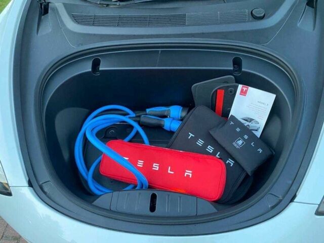 Белый Тесла Модель 3, объемом двигателя 0 л и пробегом 90 тыс. км за 12100 $, фото 10 на Automoto.ua