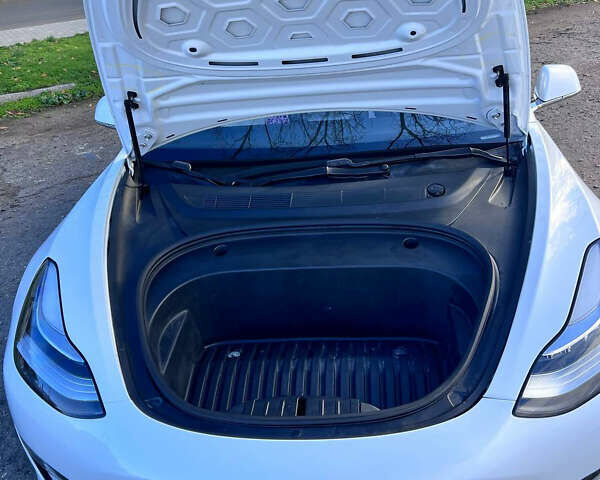 Білий Тесла Модель 3, об'ємом двигуна 0 л та пробігом 74 тис. км за 19000 $, фото 7 на Automoto.ua