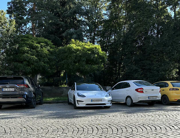 Білий Тесла Модель 3, об'ємом двигуна 0 л та пробігом 65 тис. км за 35000 $, фото 2 на Automoto.ua