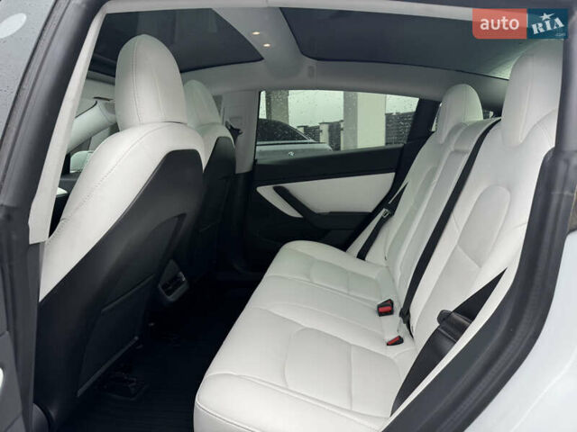 Білий Тесла Модель 3, об'ємом двигуна 0 л та пробігом 75 тис. км за 19900 $, фото 21 на Automoto.ua