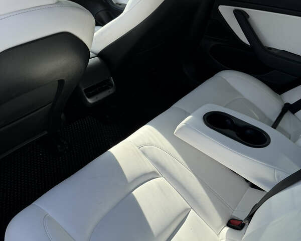 Белый Тесла Модель 3, объемом двигателя 0 л и пробегом 105 тыс. км за 19100 $, фото 6 на Automoto.ua