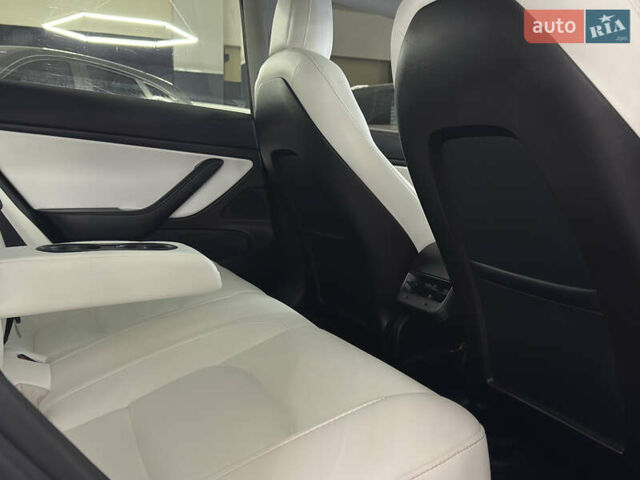 Белый Тесла Модель 3, объемом двигателя 0 л и пробегом 83 тыс. км за 15999 $, фото 28 на Automoto.ua