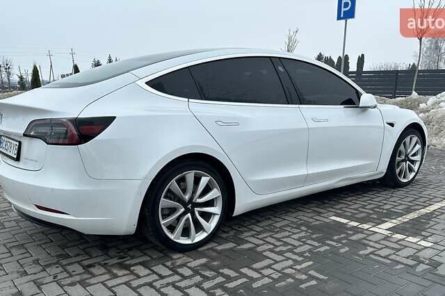 Белый Тесла Модель 3, объемом двигателя 0 л и пробегом 59 тыс. км за 16200 $, фото 4 на Automoto.ua