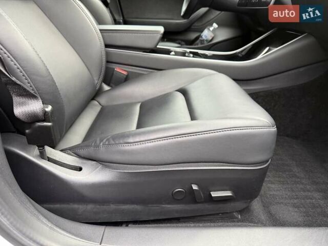 Білий Тесла Модель 3, об'ємом двигуна 0 л та пробігом 58 тис. км за 23000 $, фото 8 на Automoto.ua