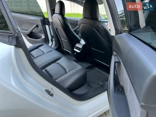 Білий Тесла Модель 3, об'ємом двигуна 0 л та пробігом 20 тис. км за 18200 $, фото 36 на Automoto.ua