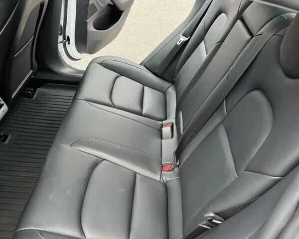 Білий Тесла Модель 3, об'ємом двигуна 0 л та пробігом 96 тис. км за 19900 $, фото 6 на Automoto.ua