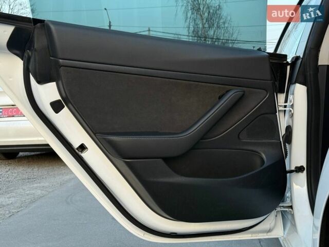 Белый Тесла Модель 3, объемом двигателя 0 л и пробегом 84 тыс. км за 15500 $, фото 33 на Automoto.ua